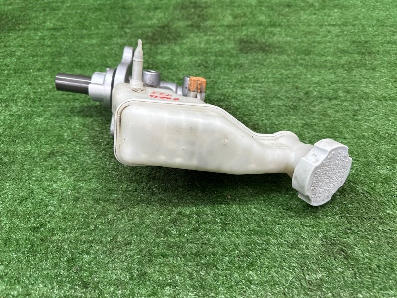 Главный тормозной цилиндр с бочком Kia Ceed 2 2015 SW