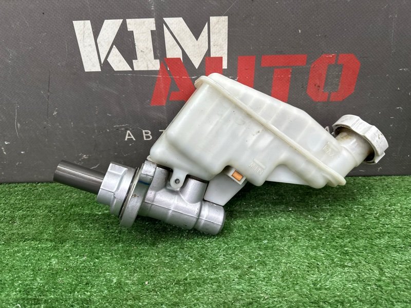 Главный тормозной цилиндр с бочком Kia Ceed 2 2015 SW