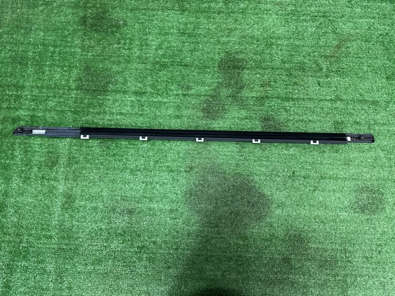 Уплотнитель стекла наружный(Бархотка) Хром Kia Ceed 2 2015 SW