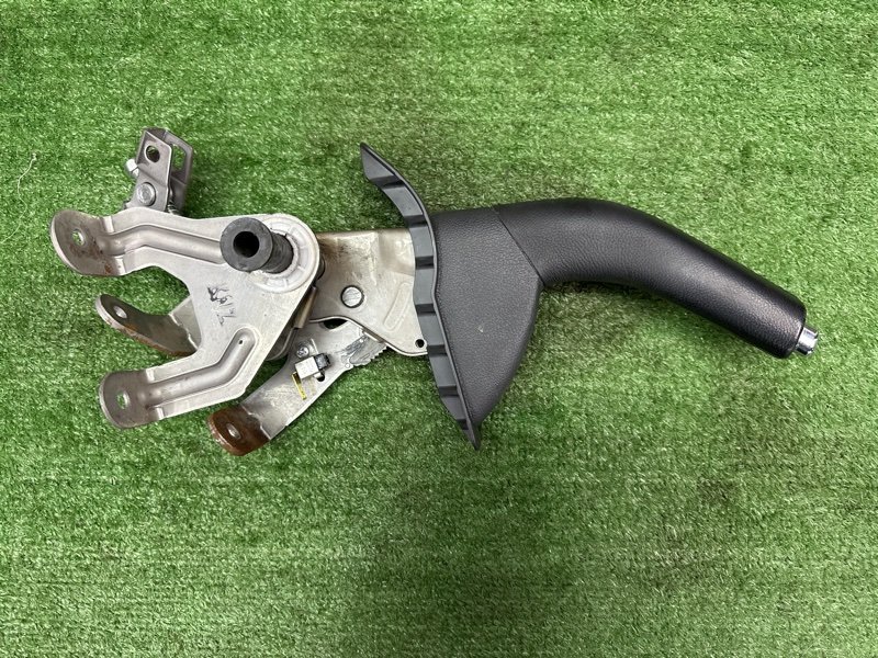 Рычаг стояночного тормоза (ручник) Kia Ceed 2 2015 SW