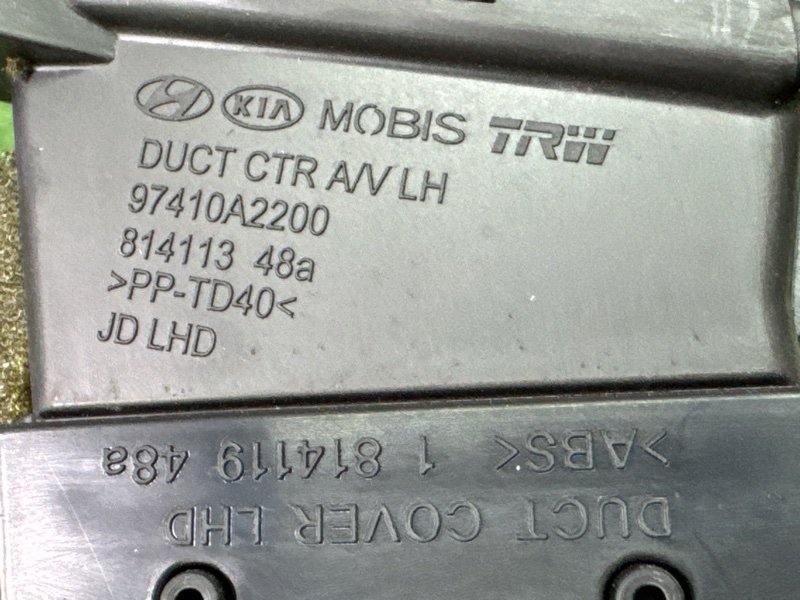 Дефлектор отопителя центральный Kia Ceed 2 2015 SW