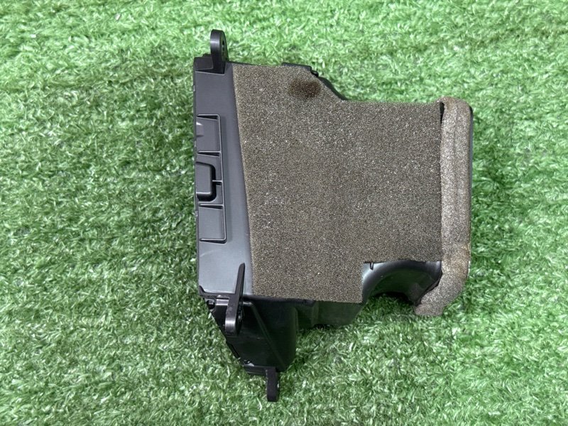 Дефлектор отопителя центральный Kia Ceed 2 2015 SW