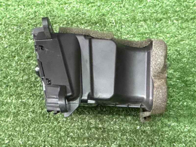 Дефлектор отопителя центральный Kia Ceed 2 2015 SW