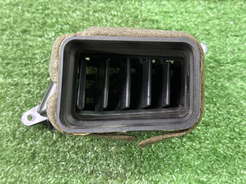 Дефлектор отопителя центральный Kia Ceed 2 2015 SW