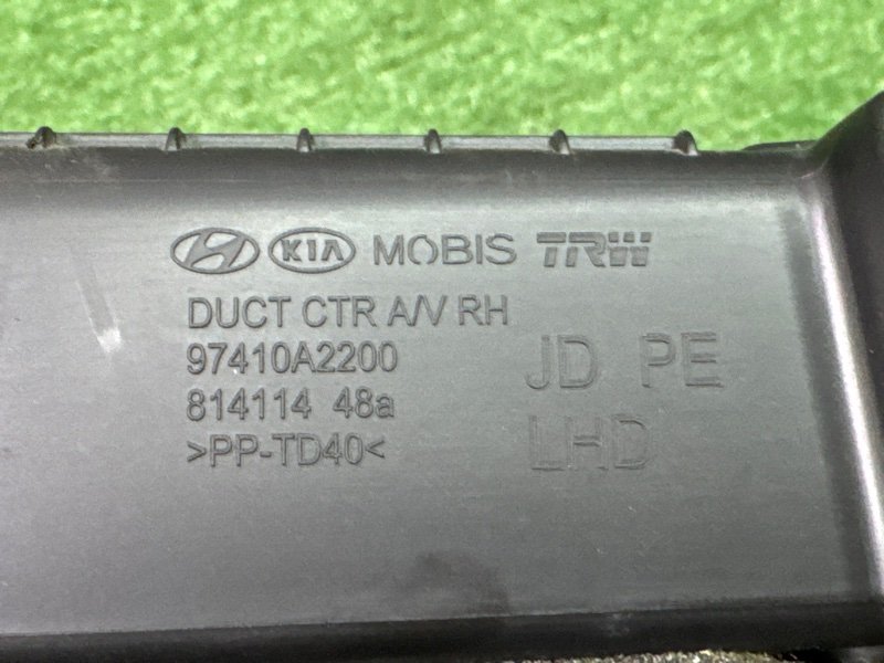 Дефлектор отопителя центральный Kia Ceed 2 2015 SW