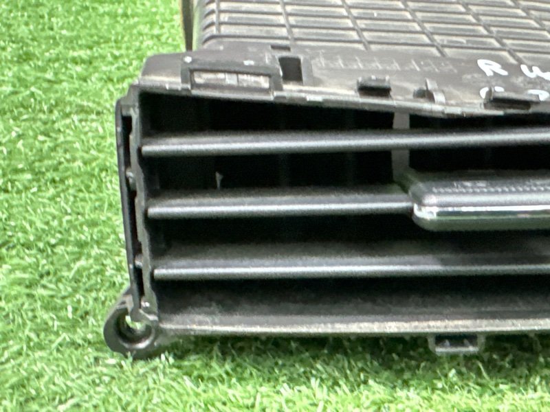 Дефлектор отопителя центральный Kia Ceed 2 2015 SW