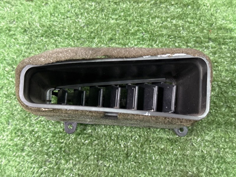 Дефлектор отопителя центральный Kia Ceed 2 2015 SW