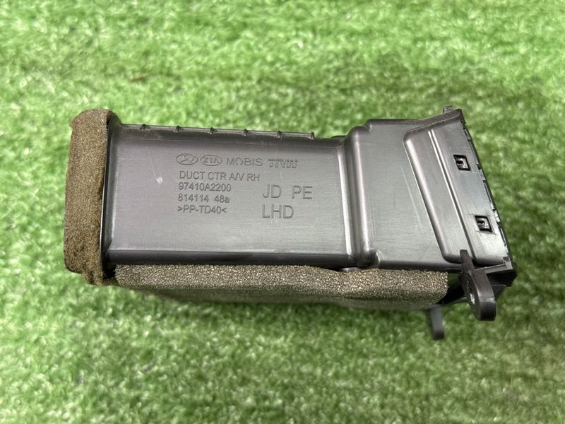 Дефлектор отопителя центральный Kia Ceed 2 2015 SW