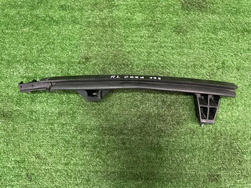 Направляющая стекла двери Kia Ceed 2 2015 SW