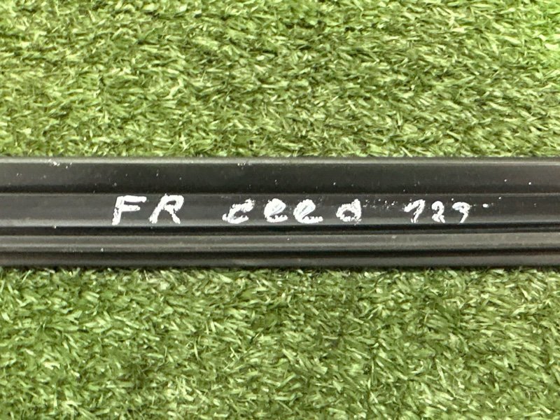 Уплотнитель двери Kia Ceed 2 2015 SW