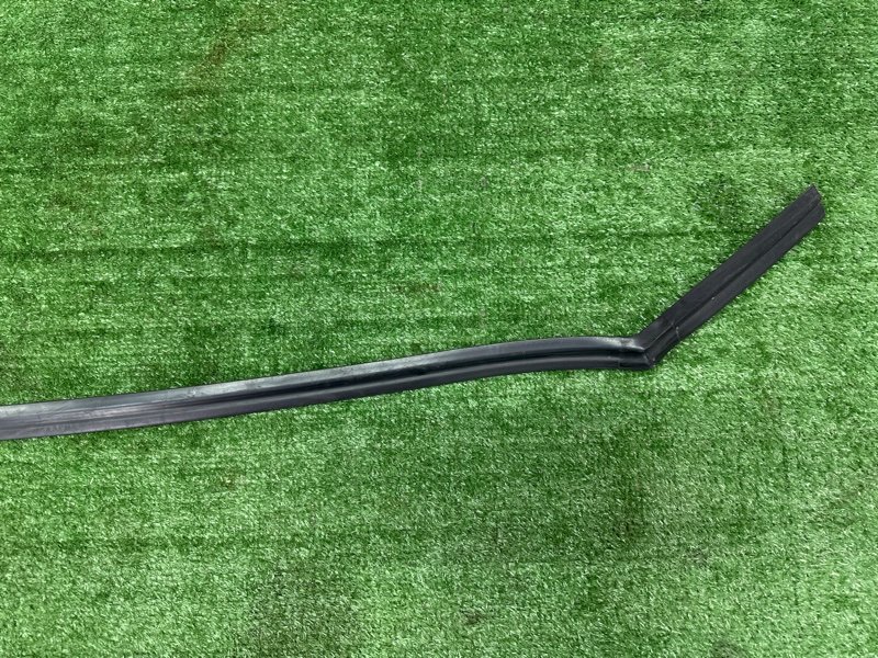 Уплотнитель двери Kia Ceed 2 2015 SW