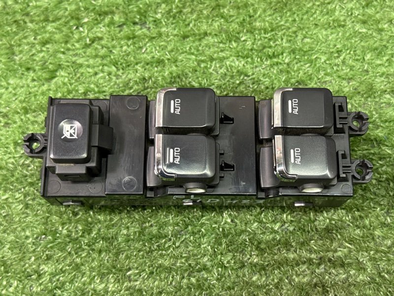 Блок управления стеклоподъемниками Kia Ceed 2 2015 SW