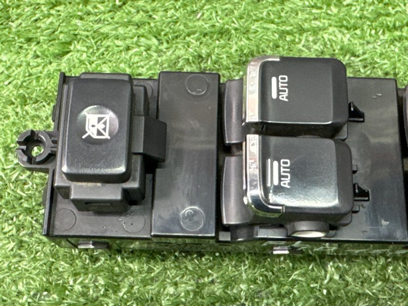 Блок управления стеклоподъемниками Kia Ceed 2 2015 SW