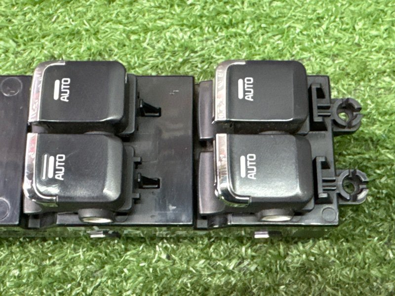 Блок управления стеклоподъемниками Kia Ceed 2 2015 SW