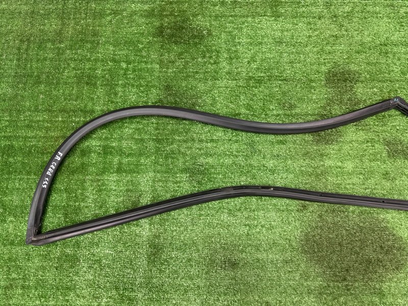 Уплотнитель двери Kia Ceed 2 2015 SW