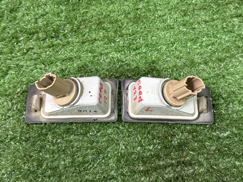 Плафон подсветки номера Kia Ceed 2 2015 SW