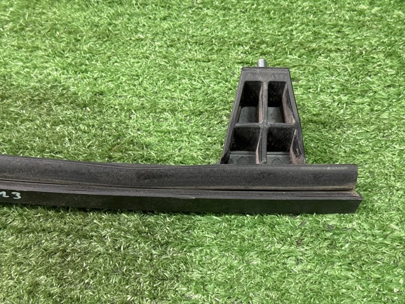 Направляющая стекла двери Kia Ceed 2 2015 SW