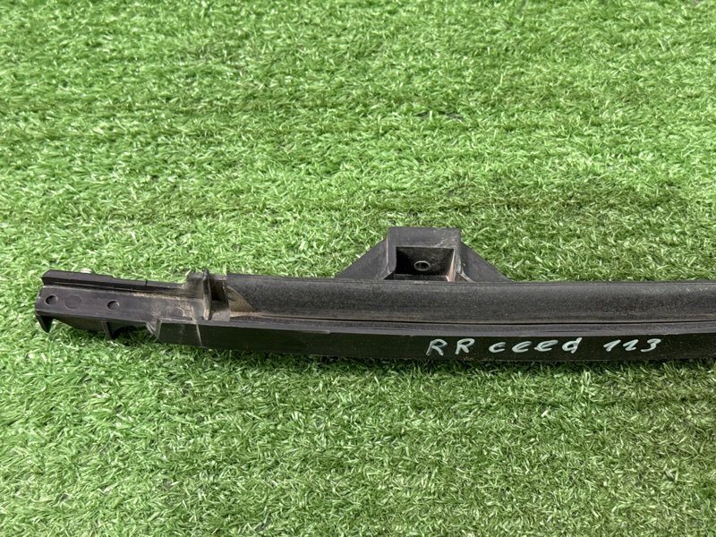 Направляющая стекла двери Kia Ceed 2 2015 SW