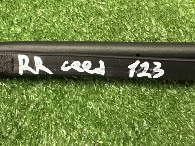 Уплотнитель двери Kia Ceed 2 2015 SW