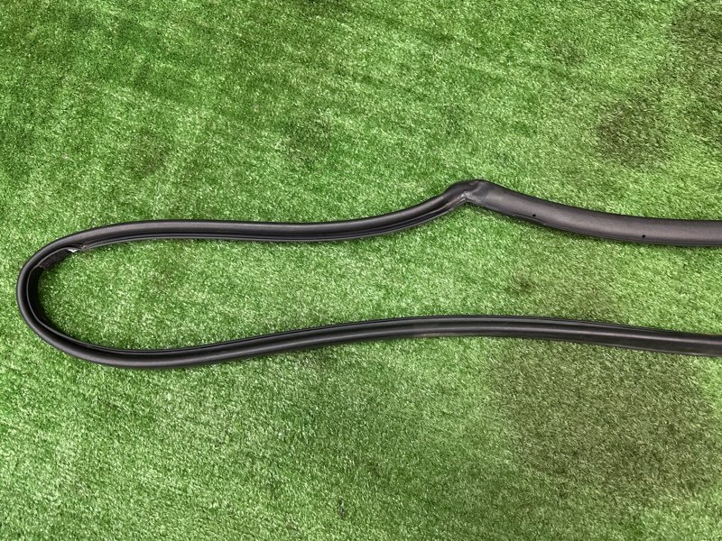 Уплотнитель двери Kia Ceed 2 2015 SW