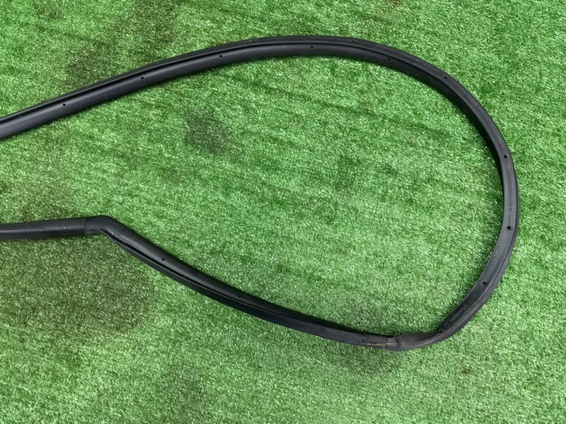 Уплотнитель двери Kia Ceed 2 2015 SW