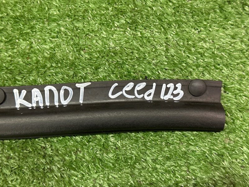 Уплотнитель капота Kia Ceed 2 2015 SW