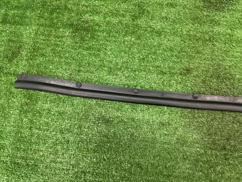 Уплотнитель капота Kia Ceed 2 2015 SW