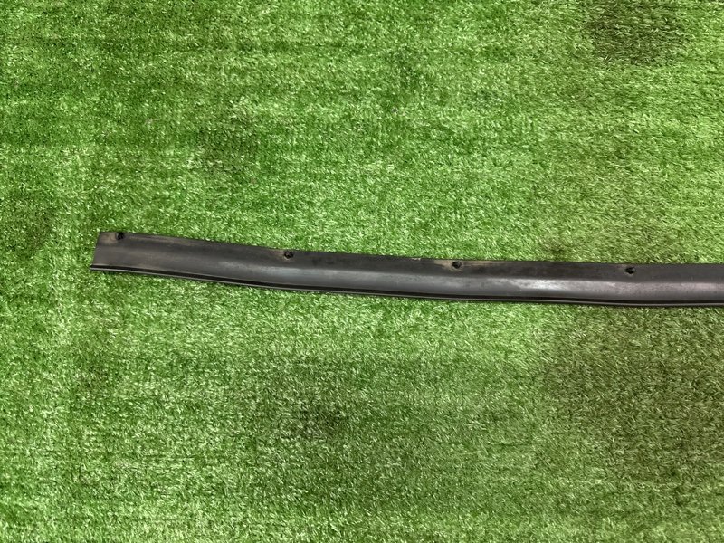 Уплотнитель капота Kia Ceed 2 2015 SW