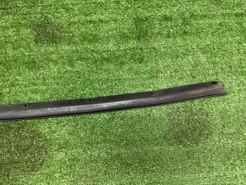 Уплотнитель капота Kia Ceed 2 2015 SW