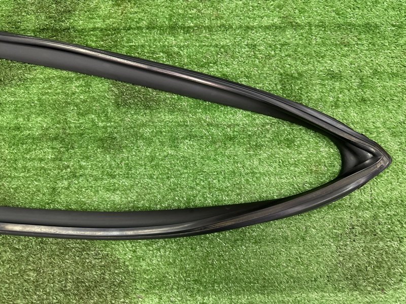 Уплотнитель стекла двери Kia Ceed 2 2015 SW