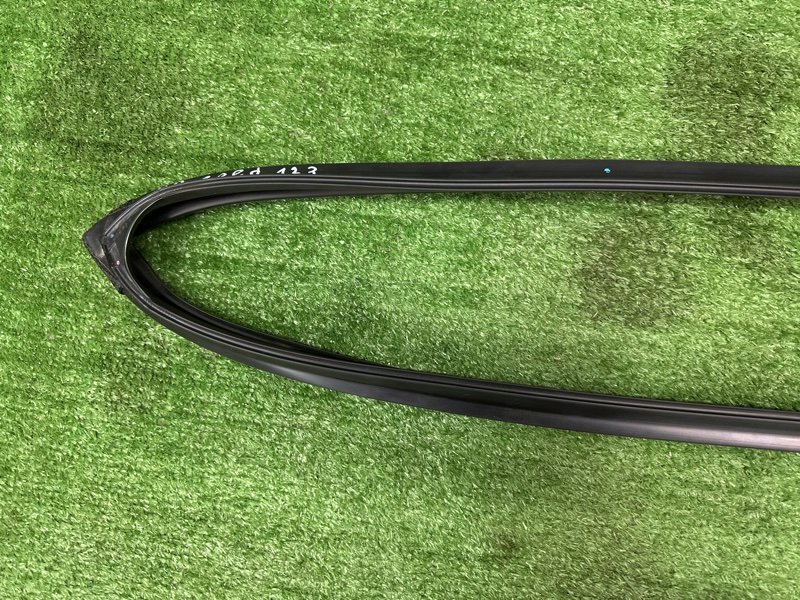 Уплотнитель стекла двери Kia Ceed 2 2015 SW