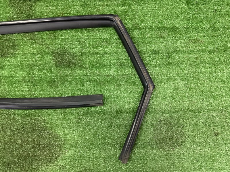 Уплотнитель стекла двери Kia Ceed 2 2015 SW