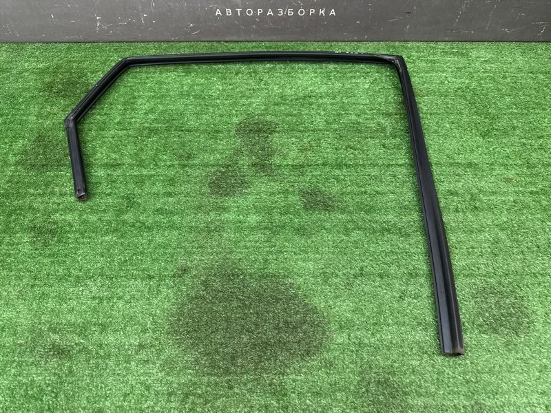 Уплотнитель стекла двери Kia Ceed 2 2015 SW