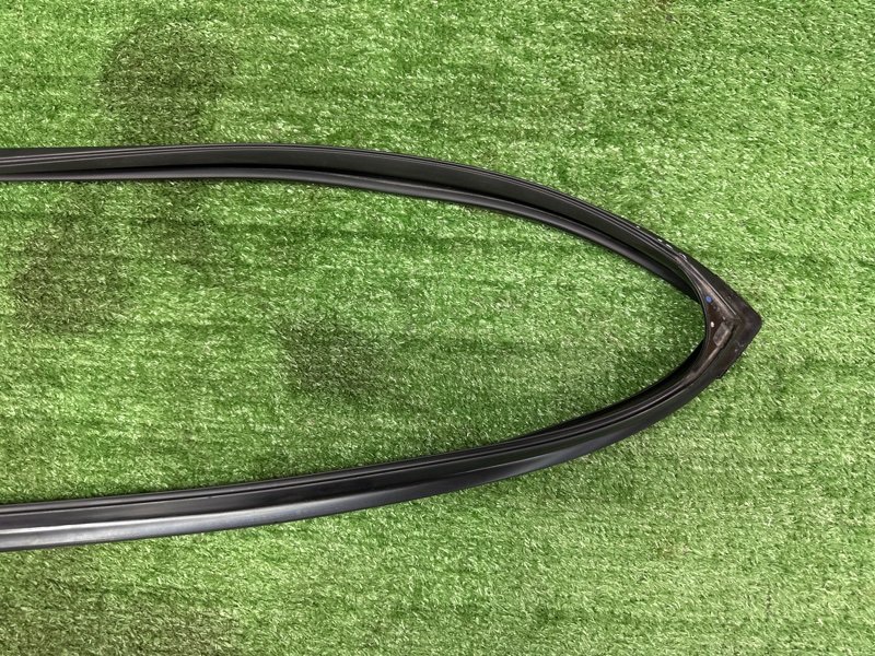 Уплотнитель стекла двери Kia Ceed 2 2015 SW