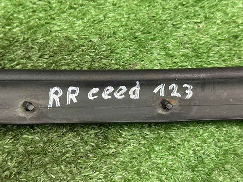 Уплотнитель двери Kia Ceed 2 2015 SW