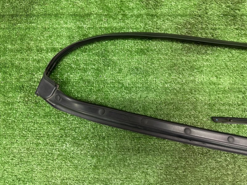 Уплотнитель двери Kia Ceed 2 2015 SW