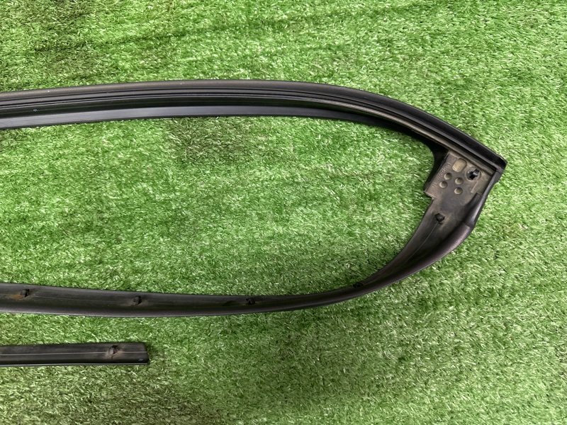 Уплотнитель двери Kia Ceed 2 2015 SW