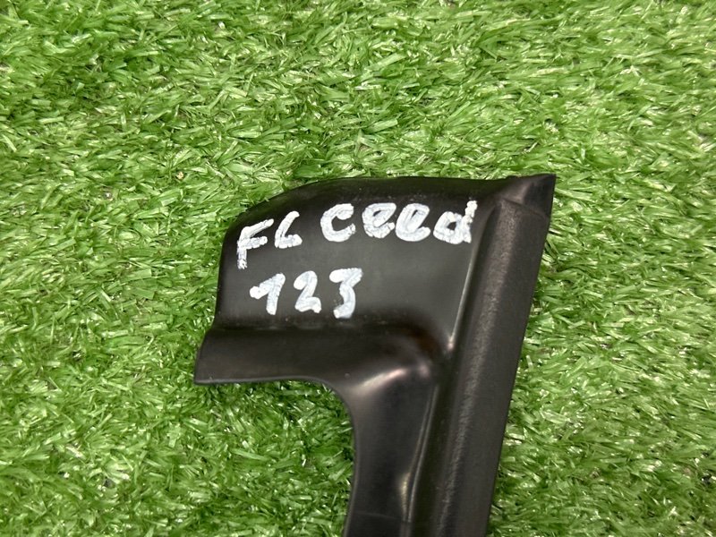 Уплотнитель двери Kia Ceed 2 2015 SW