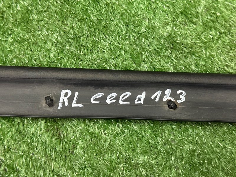 Уплотнитель двери Kia Ceed 2 2015 SW