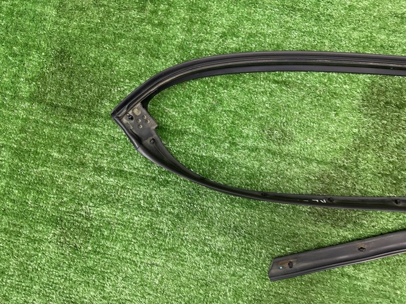 Уплотнитель двери Kia Ceed 2 2015 SW