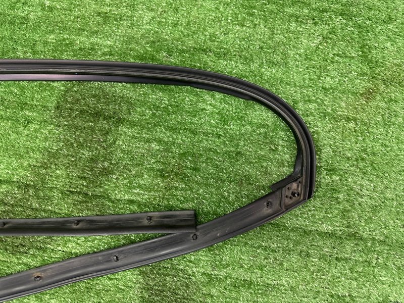 Уплотнитель двери Kia Ceed 2 2015 SW