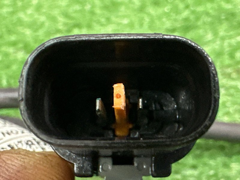 Проводка форсунок омывателя Kia Ceed 2 2015 SW