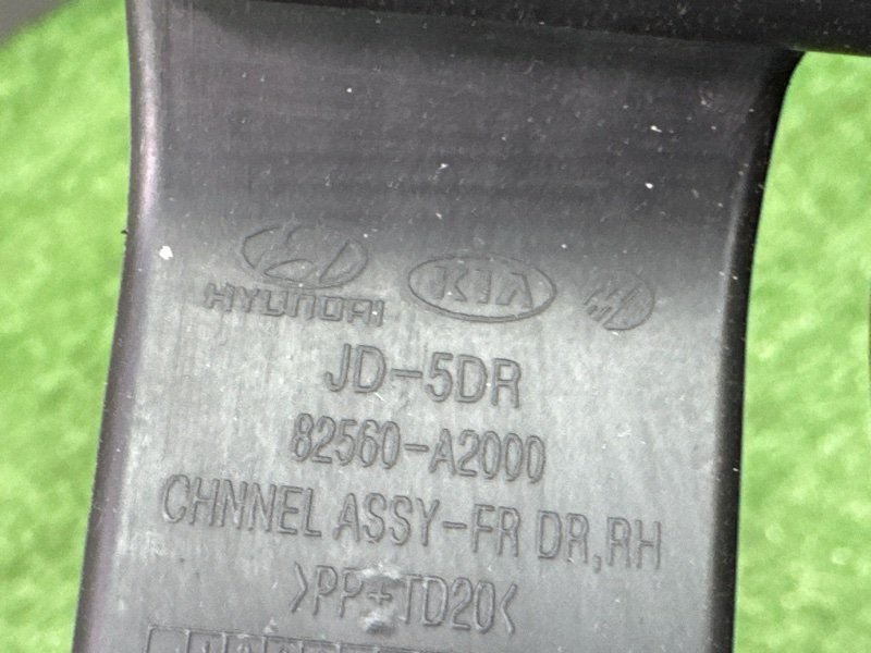 Направляющая стекла двери Kia Ceed 2 2015 SW