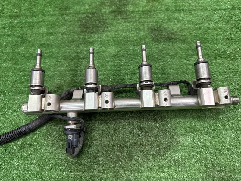 Топливная рейка с форсунками Kia Ceed 2 2015 SW