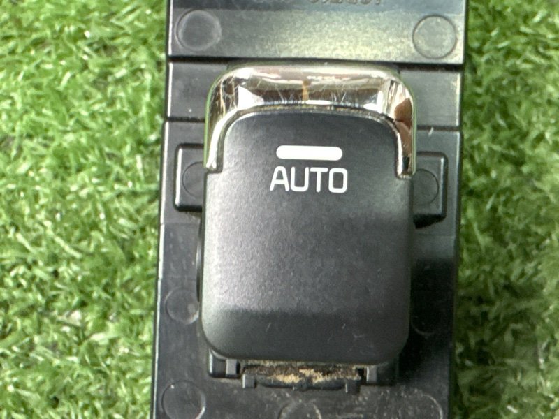 Кнопка стеклоподъемника Kia Ceed 2 2015 SW