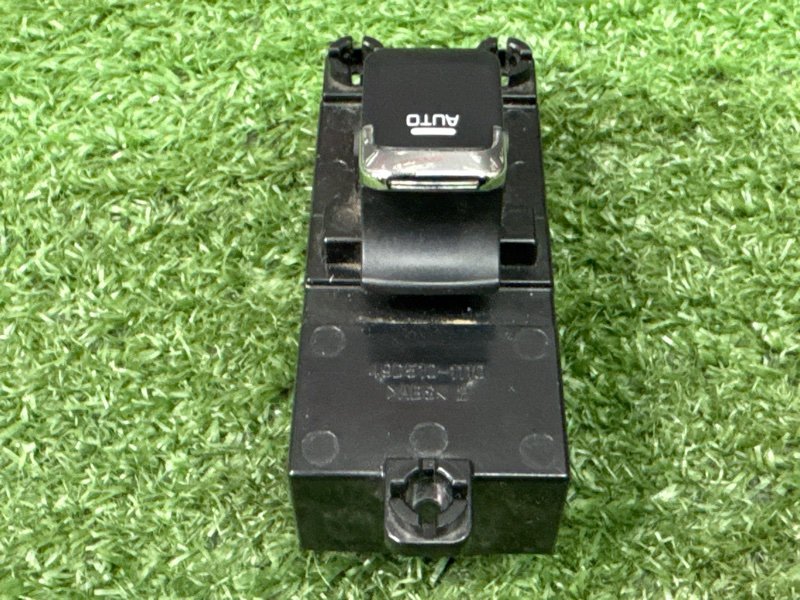 Кнопка стеклоподъемника Kia Ceed 2 2015 SW