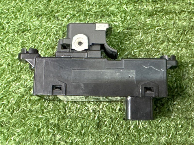 Кнопка стеклоподъемника Kia Ceed 2 2015 SW