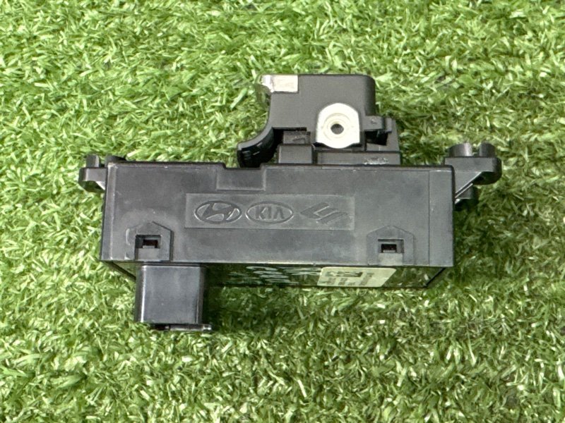 Кнопка стеклоподъемника Kia Ceed 2 2015 SW