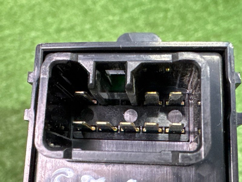 Кнопка стеклоподъемника Kia Ceed 2 2015 SW