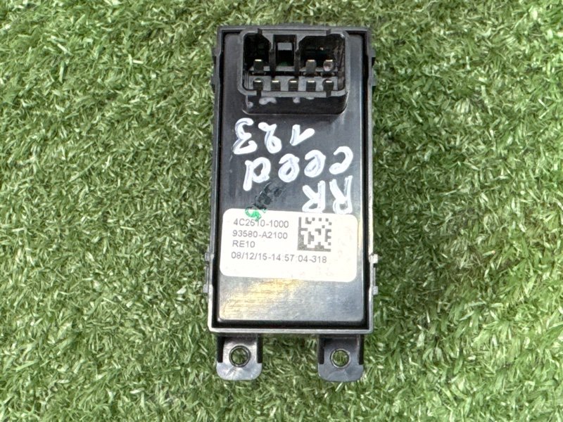 Кнопка стеклоподъемника Kia Ceed 2 2015 SW